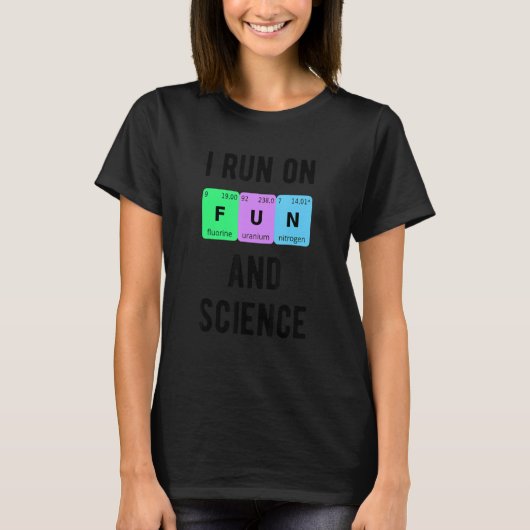 私は走おもしろいと科学の学生の周期化学者に関する Tシャツ (正面)