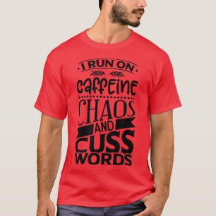 私は走カフェインとカオスとcussの言葉を好む tシャツ
