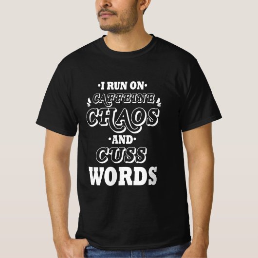 私は走カフェインの混沌とCUSSの言葉を好む Tシャツ (正面)