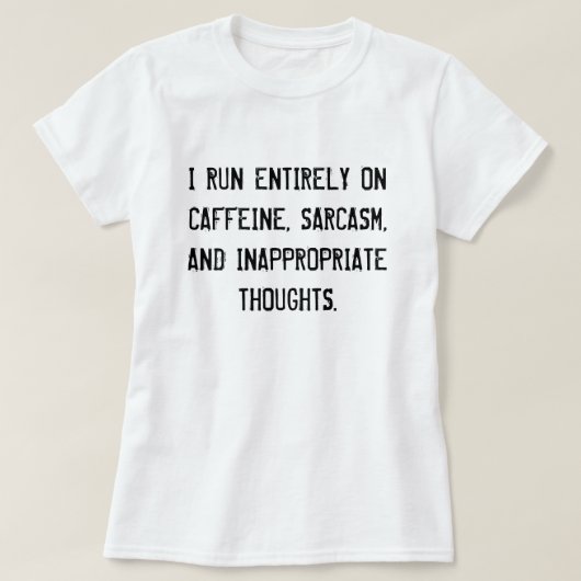 私は走全てカフェインと皮肉と….. Tシャツ (デザイン正面)