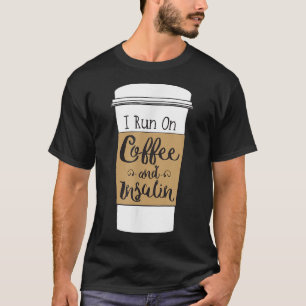 私は走糖尿病のコーヒーとインスリンを飲む Tシャツ