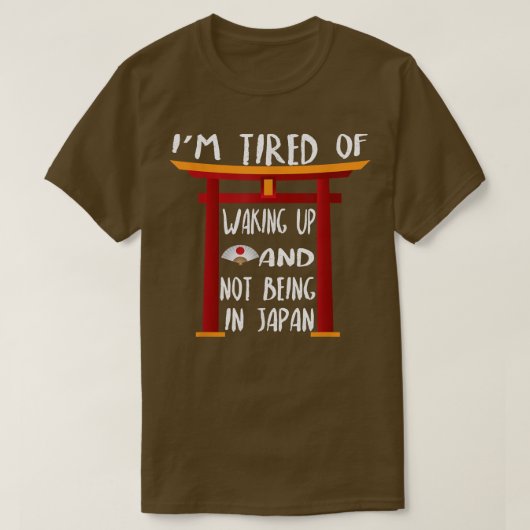 私は起きることに疲れているし、日本にいない Tシャツ (デザイン正面)