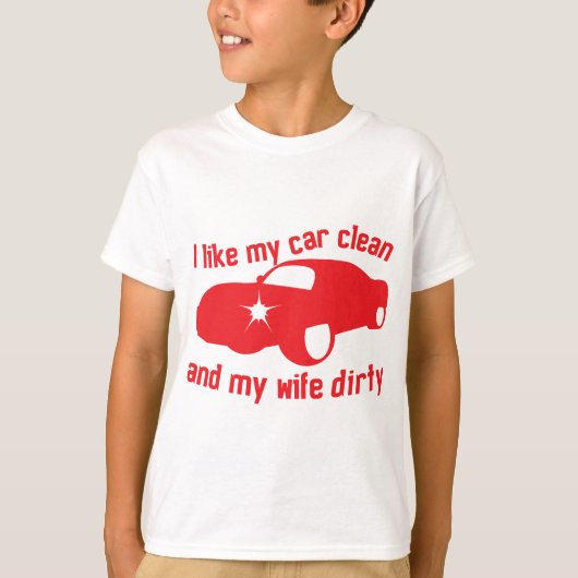 私は車が綺麗で妻が汚れるのが好きだ Tシャツ (正面)