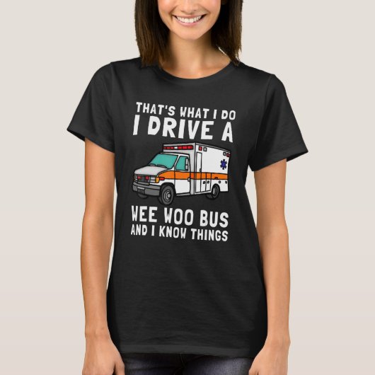 私は車でWeeバスの救急車EMSを運転する Tシャツ (正面)