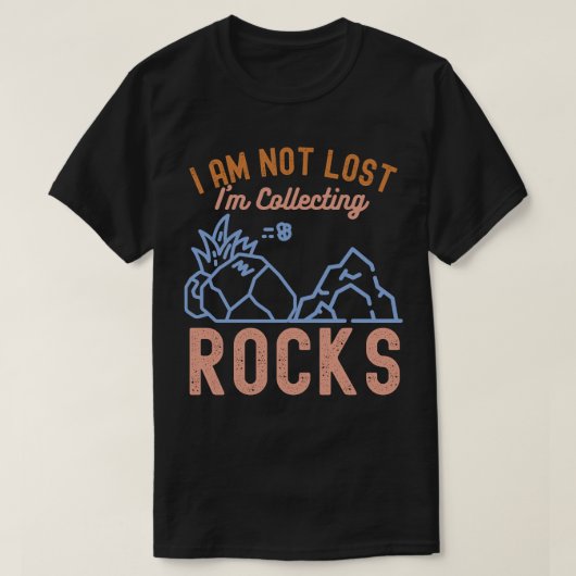 私は迷ってなんかいない、石を集めているんだ Tシャツ (デザイン正面)