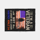 私は退役軍人ではないアンチトランプ フリースブランケット (正面(横))