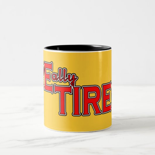 私は退職したでおもしろいな退職のティーに疲れたの置きました ツートーンマグカップ (中央)