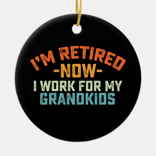 私は退職した今、私の孫の母親の日に働いている セラミックオーナメント (正面)