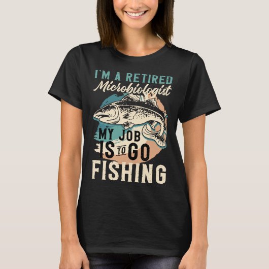私は退職した微生物学者です 私の仕事は魚を釣ることです Tシャツ (正面)