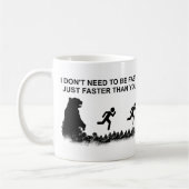 私は速くする必要はない(グリズリー) コーヒーマグカップ (左)