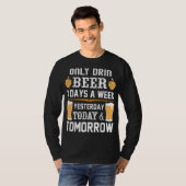私は週にビール3本の日しか飲まない。 Tシャツ (正面フル)
