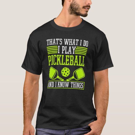 私は遊ピックルボールと私は物事を知っている Tシャツ (正面)
