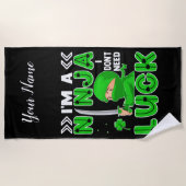 私は運が必要ない忍者であるセント・パトリックの日 ビーチタオル (正面)