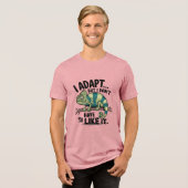 私は適応する、が、気に入らないことは認める トライブレンドTシャツ (正面全面)