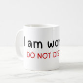 私は邪魔しないで働いている コーヒーマグカップ (正面左)