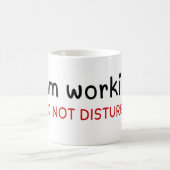 私は邪魔しないで働いている コーヒーマグカップ (中央)
