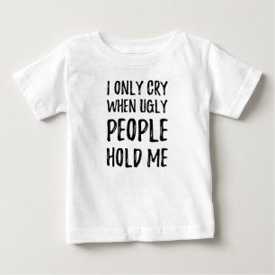私は醜い人が私を抱きしめる時にだけ泣く ベビーTシャツ