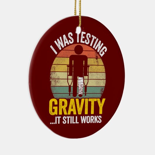 私は重力をテストしていたが、まだ怪我の子供に働く セラミックオーナメント (右)