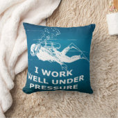私は重圧の下でよく働きます(スキューバダイビング) クッション (ブランケット)