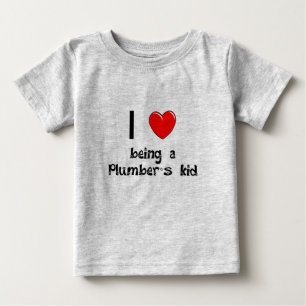 私は鉛管工の子供のTシャツであることを愛します ベビーTシャツ