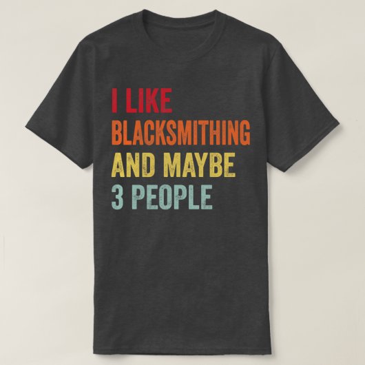 私は鍛冶が好きかもしれない3人 Tシャツ (デザイン正面)