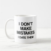 私は間違いを犯さない。私は彼らと付き合う。コーヒーマグ コーヒーマグカップ (左)