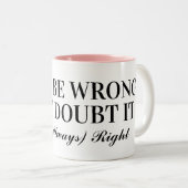 私は間違っているかもしれないが、私はそれを疑う ツートーンマグカップ (正面右)