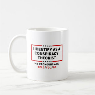 私は陰謀理論家として私の代名詞を特定 コーヒーマグカップ
