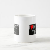 私は陰謀論を愛します コーヒーマグカップ (中央)