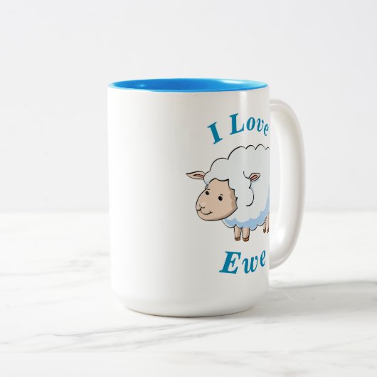 "私は雌ヒツジ"のかわいく小さい子ヒツジの青及び白愛します ツートーンマグカップ (正面右)