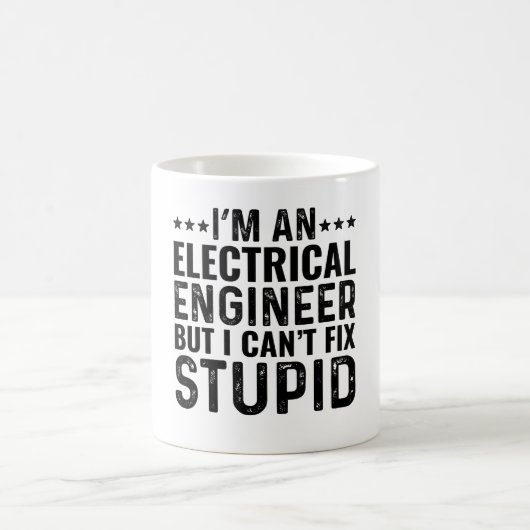 私は電気技師だがバカを直せない コーヒーマグカップ (中央)