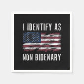 私は非ビデナリーパトリオットアメリカ国旗として識別する スタンダードカクテルナプキン (正面)