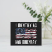 私は非ビデナリーパトリオットアメリカ国旗として識別する ポストカード (スタンド正面)