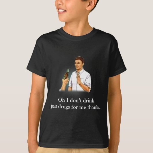 私は飲まないわ 薬物だけにしてね Tシャツ (正面)