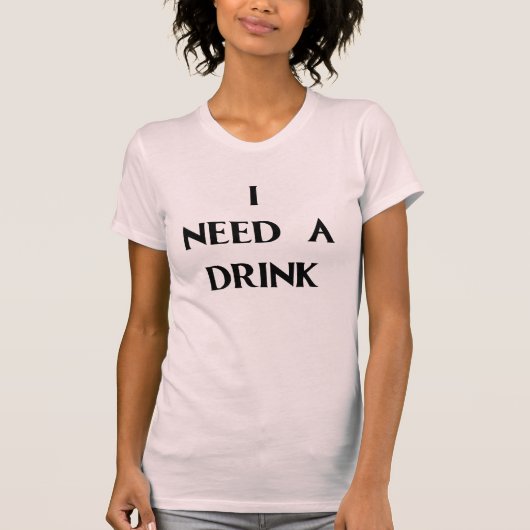 私は飲み物を必要とします Tシャツ (正面)