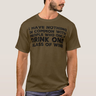 私は飲むだけの人と共通点がない Tシャツ