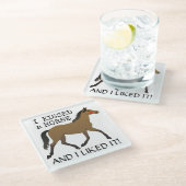 「私は馬にキスをし、私はそれを気に入った」ベイホース ガラスコースター (アングル)