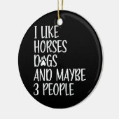 私は馬犬と多分3人が好きおもしろい セラミックオーナメント (左)