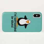 私は馬鹿によって囲まれます! おもしろいなペンギン Case-Mate iPhoneケース (裏面(横))