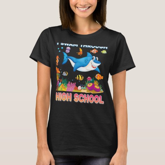 私は高校のサメ大学院の卒業生を泳いだ Tシャツ (正面)
