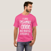 私は魚釣りとビールが好きで、3人くらいかな Tシャツ (正面フル)