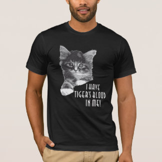 私は黒い私及び白でトラの血を有します Tシャツ