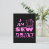 私は黒とピンクの縫い物が素晴らしい ポストカード (スタンド正面)