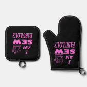 私は黒とピンクの縫い物が素晴らしい 鍋つかみ&鍋敷きセット (正面)