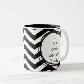 私は1人の風変わりな女性です ツートーンマグカップ (正面右)