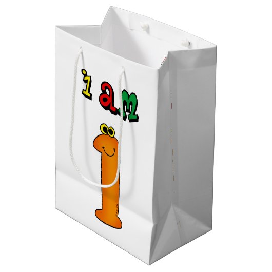 私は1才-カスタマイズ子供の誕生日のパーティーです ミディアムペーパーバッグ (正面アングル)