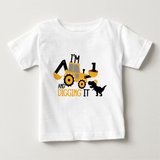 私は1歳で、それを掘る可愛いベビー誕生日恐竜 ベビーTシャツ (正面)