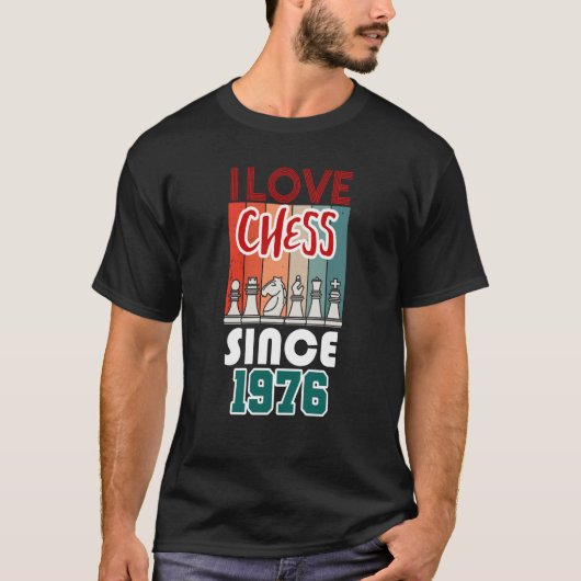 私は1976年からチェスが大好きだ Tシャツ (正面)