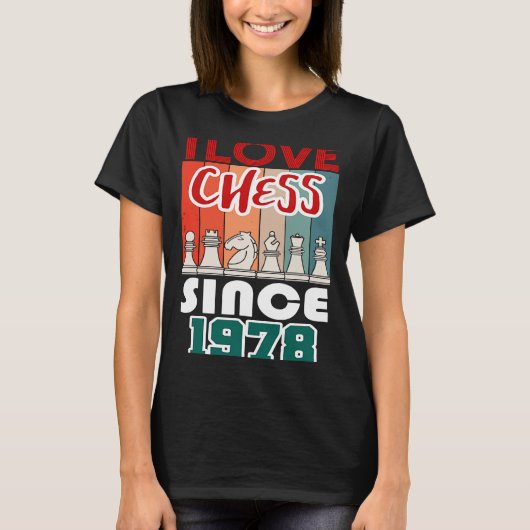私は1978年からチェスが大好きだ Tシャツ (正面)