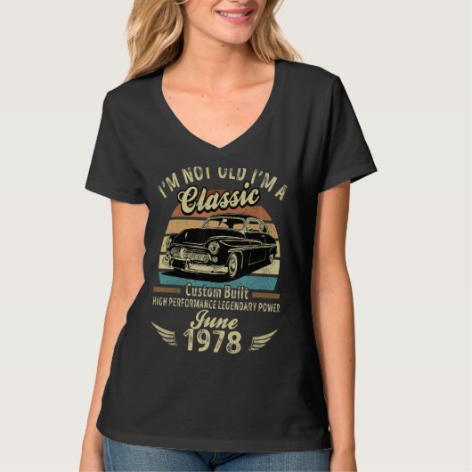 私は1978年6月の車クラシックBiで生まれの私は歳ではない Tシャツ (正面)
